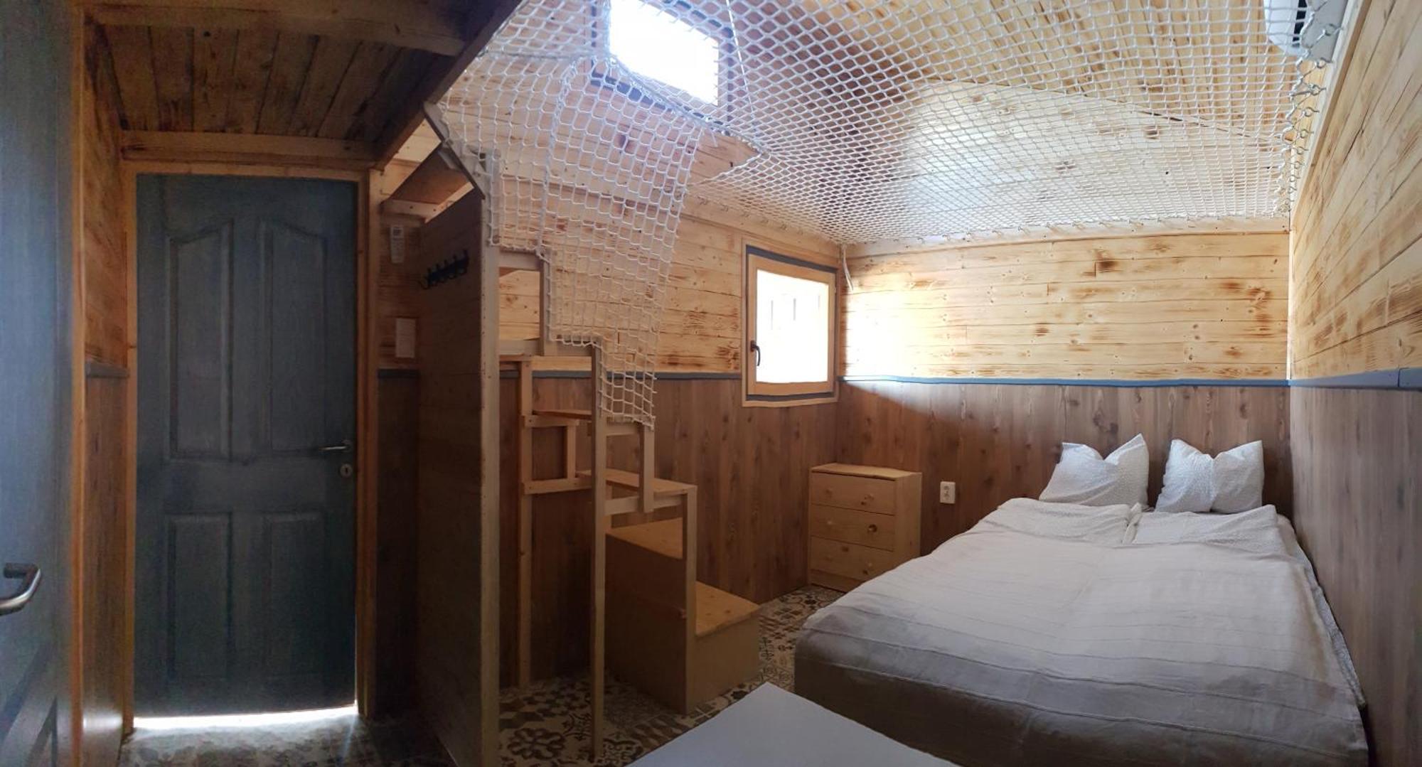 Mandel Fahazak Hotel Paloznak Room photo